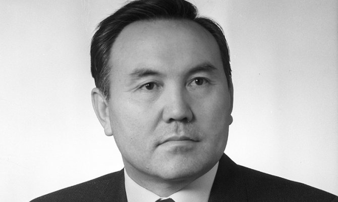 Все портреты и фотографии Назарбаева должны оставаться на своих местах – Токаев
