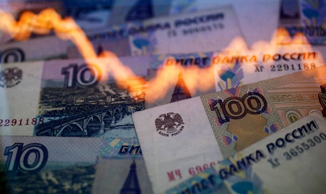 СМИ сообщили о подготовке правительства РФ к девальвации рубля