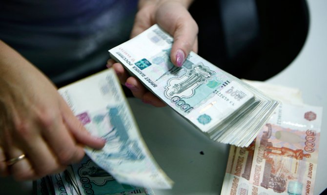 Зарплата просит подождать