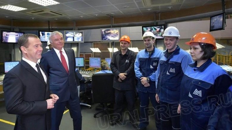 Дмитрий Медведев ознакомился с работой Магнитогорского металлургического комбината Дмитрий Медведев ознакомился с работой Магнитогорского металлургического комбината