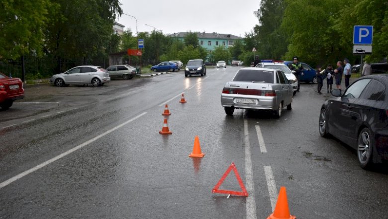 Гроза попала в машину