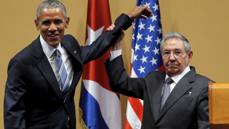 Обама и Кастро обменялись странным рукопожатием Image25219526_6f6e3e352461e77137a30d03977bd539