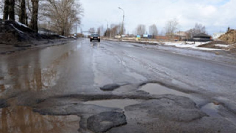 В Красноярске женщина отсудила компенсацию за разбитый в дорожной яме Лексус