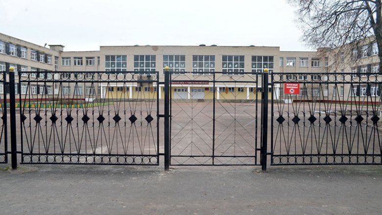 Труп висевшего в петле подростка отыскали на ученическом стадионе в Гомеле Труп висевшего в петле подростка отыскали на ученическом стадионе в Гомеле