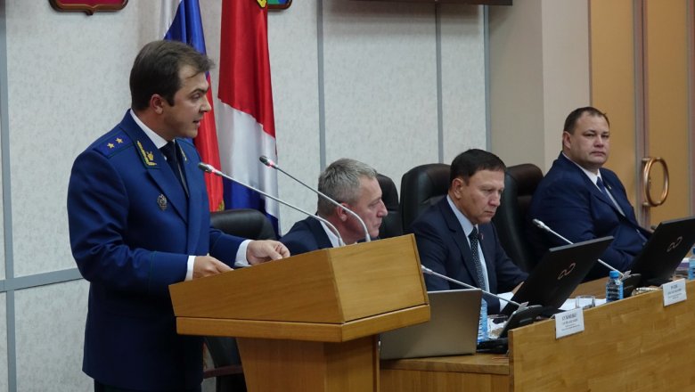 Приморский обвинитель предложил депутатам сесть на «диету» сирот Приморский обвинитель предложил депутатам сесть на «диету» сирот