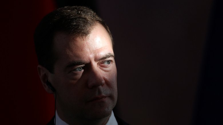 Медведев: компании «поплатятся» за необоснованное повышение цен на горючее
